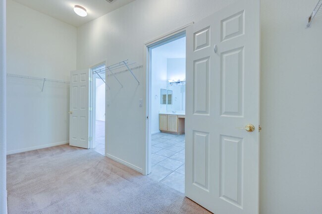 Building Photo - SW!! Southern Highlands!!! 4 Bedrooms!!!  ...