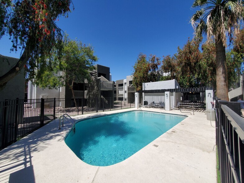Building Photo - The Pacifica - 1 & 2 bedrooms units - wash...