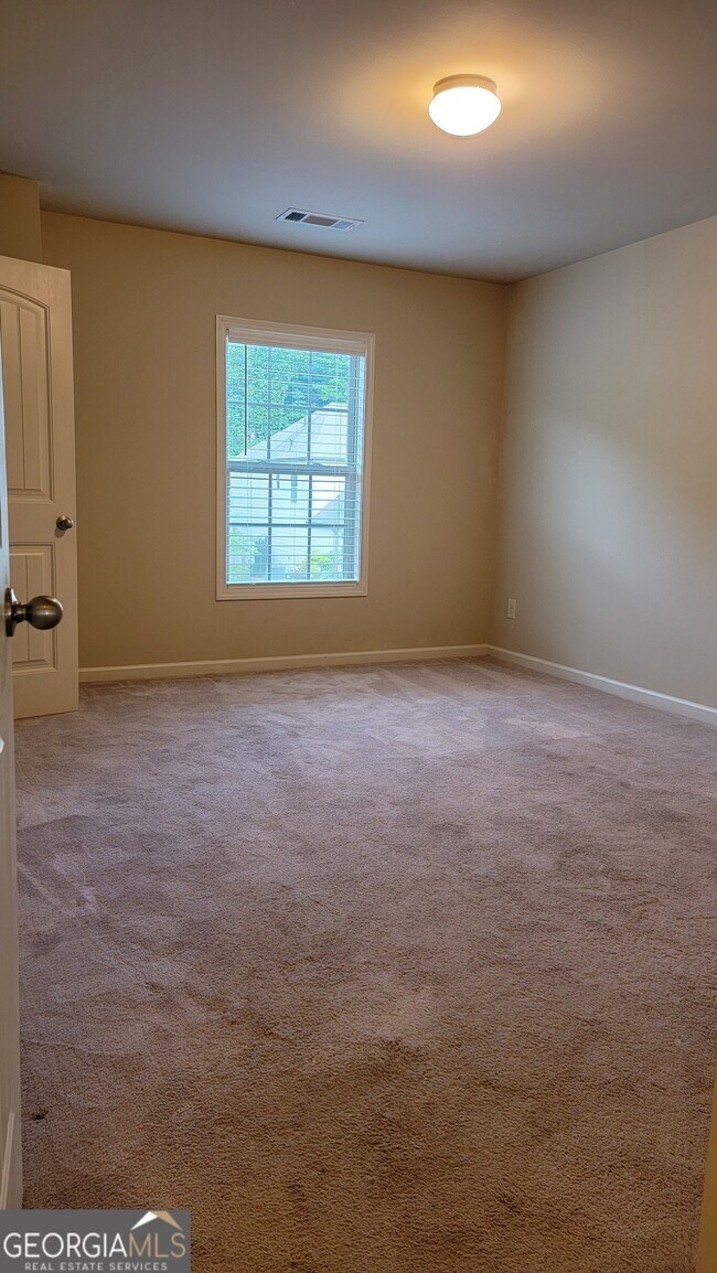 Building Photo - 5760 Aspen Dr