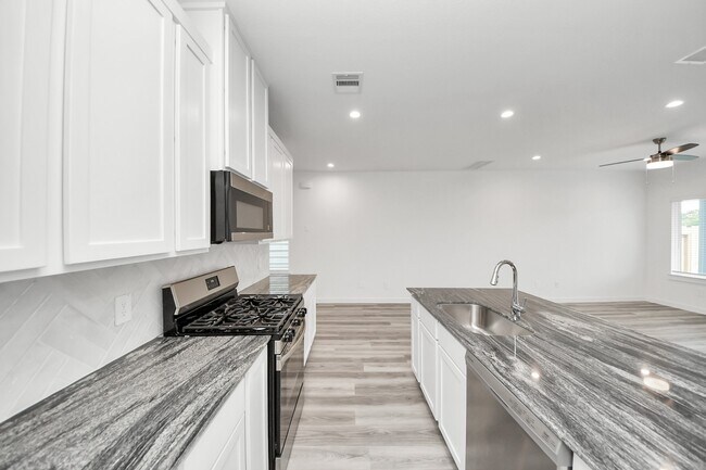 Building Photo - 10327 Sylvan Wds Trl