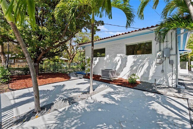 Building Photo - 1345 SW 14th Ave