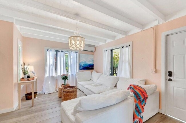 Building Photo - 237 SW 3rd Ave