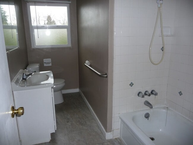 Building Photo - Hardwood floors