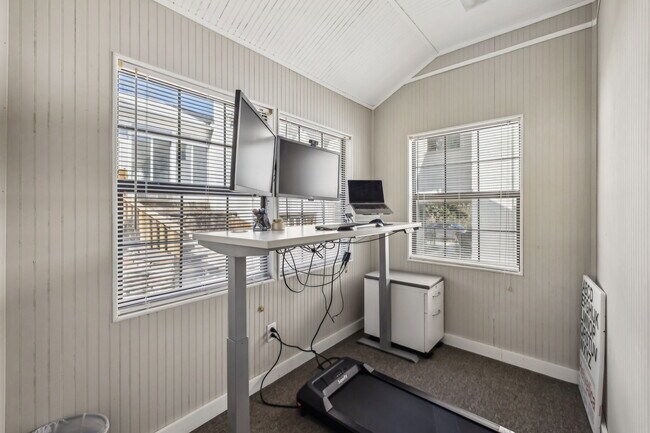 Building Photo - 4604 Mountainview Dr