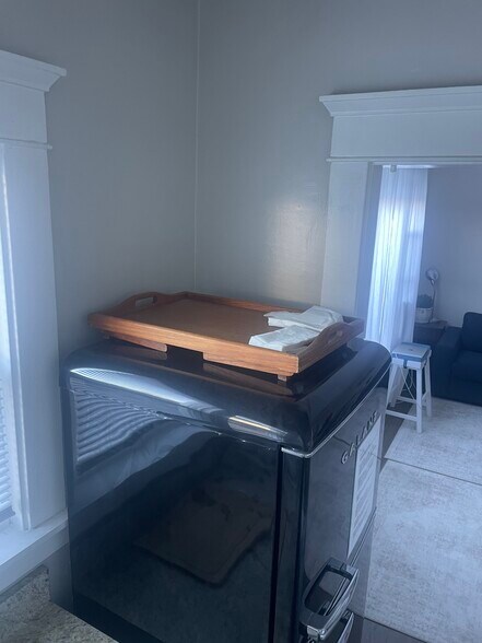 Building Photo - 1109 E 1st St