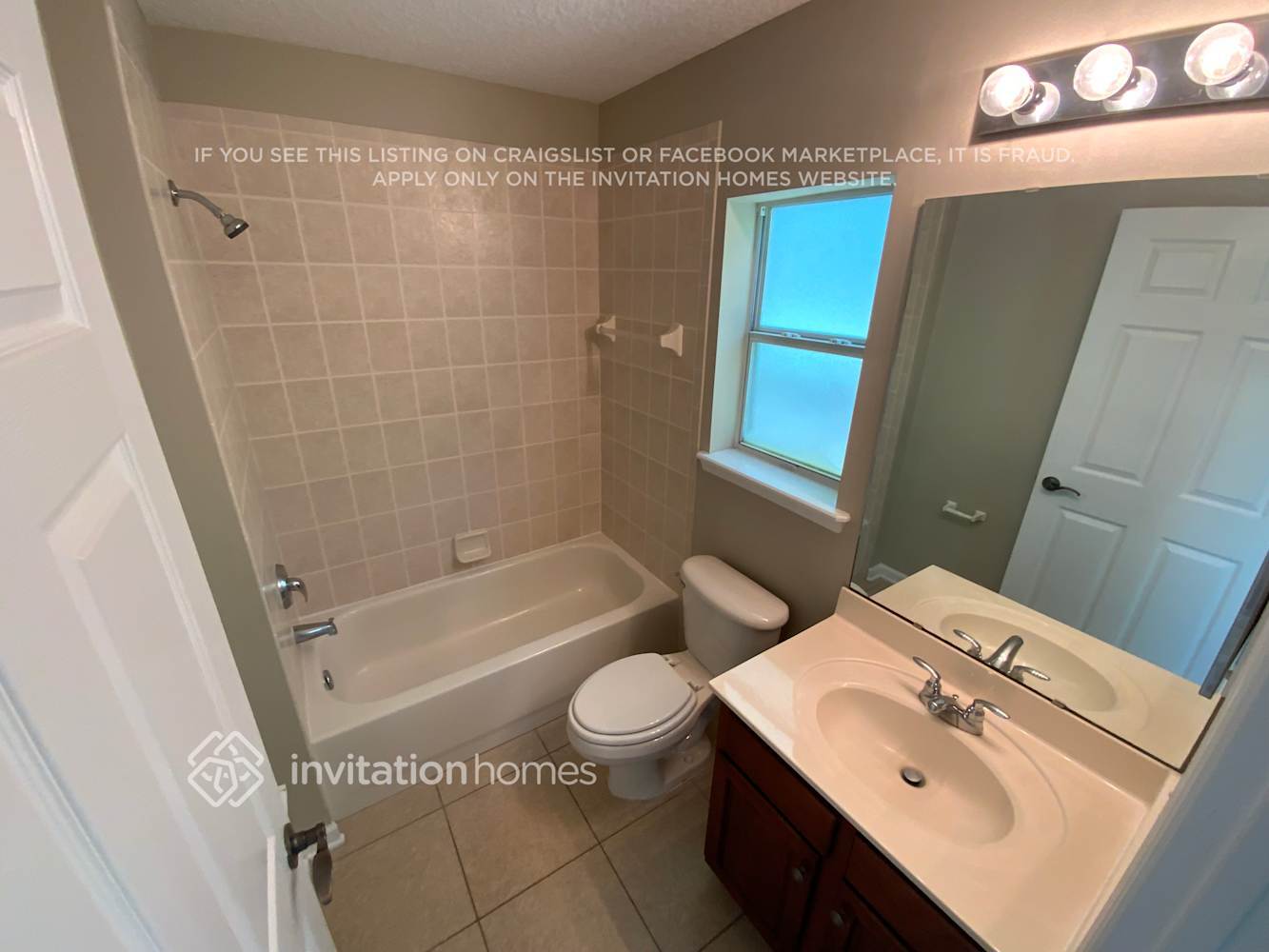 Building Photo - 149 Oak Common Ave