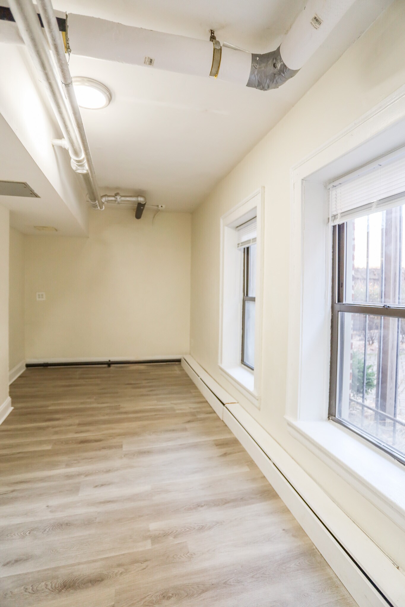 Building Photo - 7445 N Greenview Ave