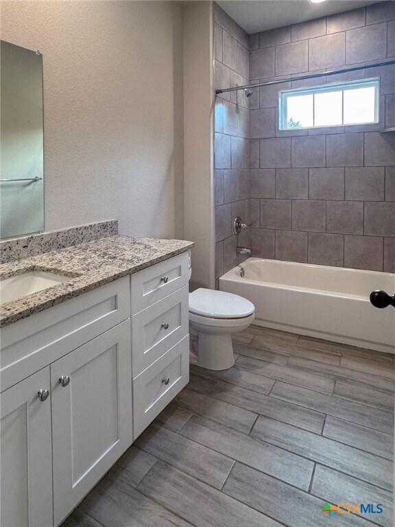 Building Photo - 2410 Golf Dr