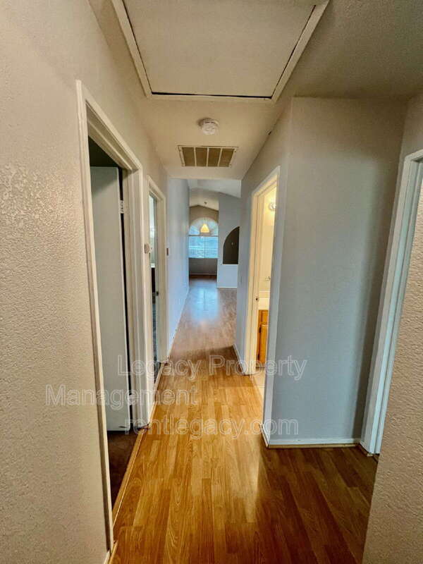 Building Photo - 1180 Camellia Ln