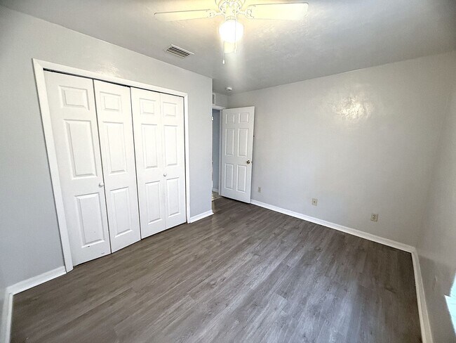 Building Photo - 3120 Economy St