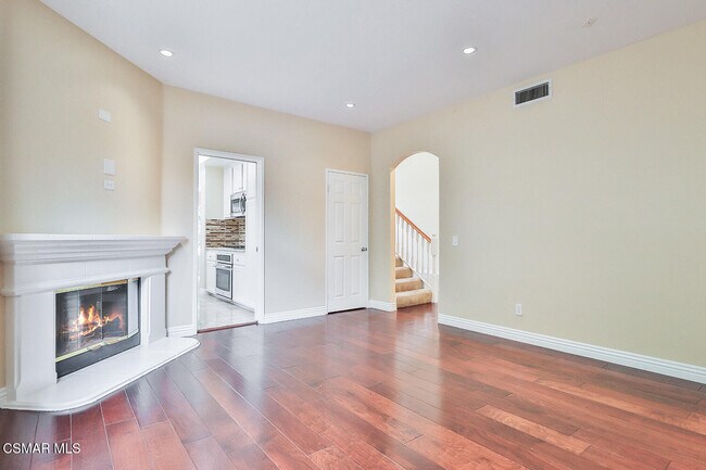Building Photo - 1825 Golden Oak St