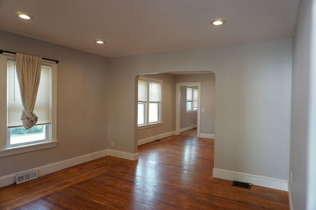 Building Photo - 172 Fruit Hill Ave