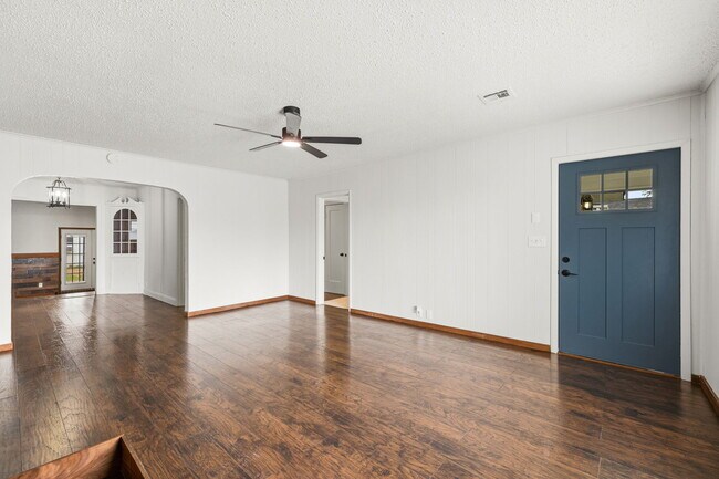 Building Photo - 1045 S Reno Ave