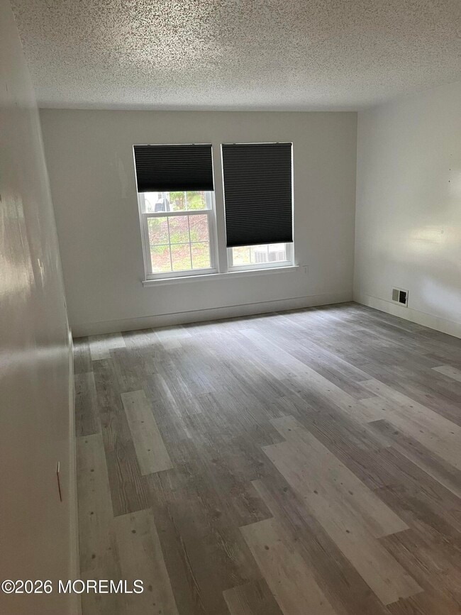 Building Photo - 141 Aster Ct