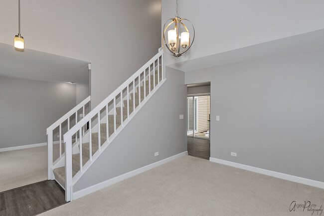 Building Photo - 511 Le Parc Cir