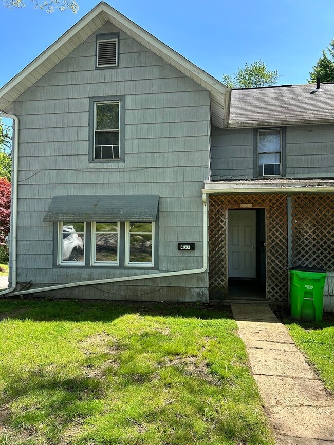 Building Photo - Two bedroom duplex