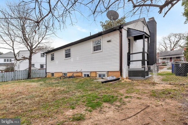 Building Photo - 617 N Wakefield St