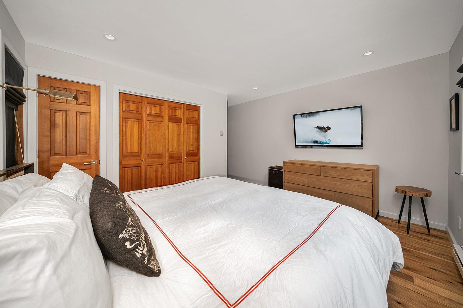 Building Photo - 450 S Pine St