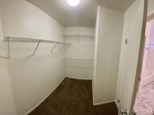 Building Photo - 15256 Sunbeam Ct