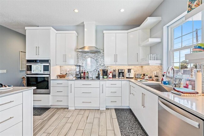 Building Photo - 701 E 3rd Ave