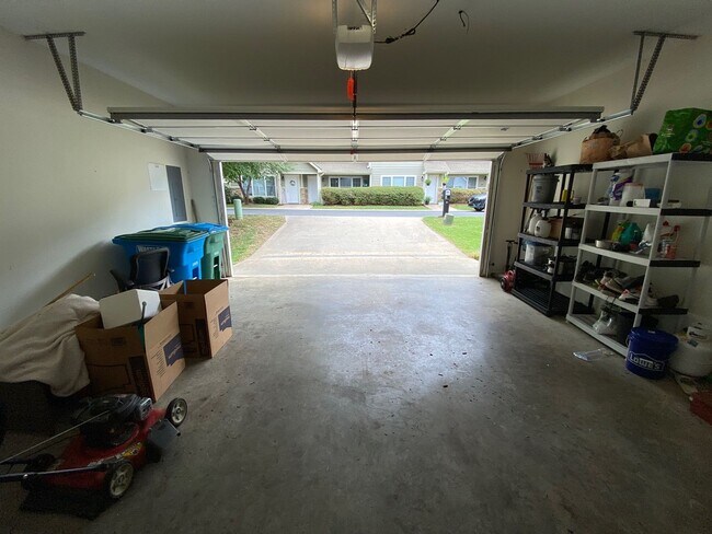 Building Photo - West AVL - Spacious Home in Scenic Bluff Subdivision