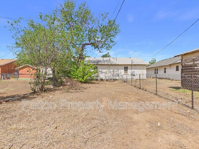 Building Photo - 913 S Louisiana St