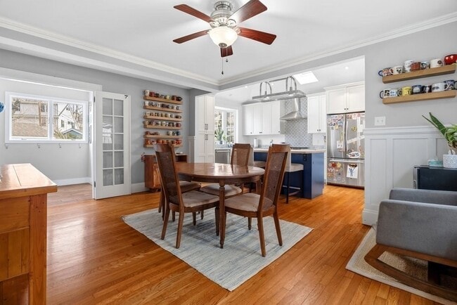 Building Photo - 859 Fellsway W