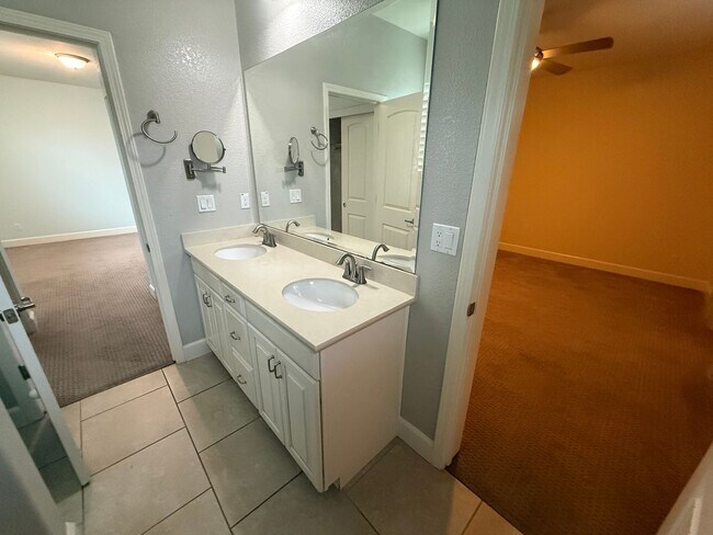 Building Photo - Beautiful Home in Springlake