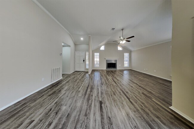 Building Photo - 2515 Chestnut Cir