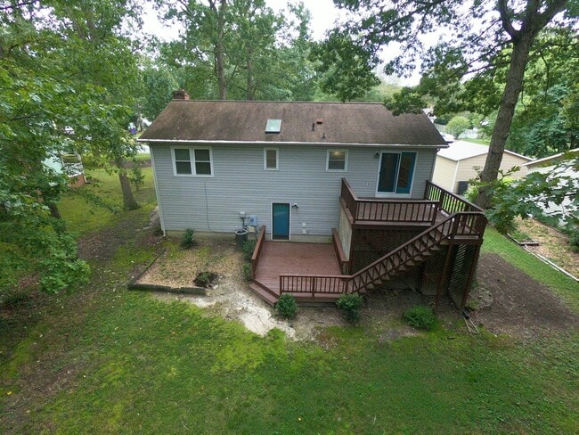 Building Photo - Great Split Foyer In Fredericksburg!