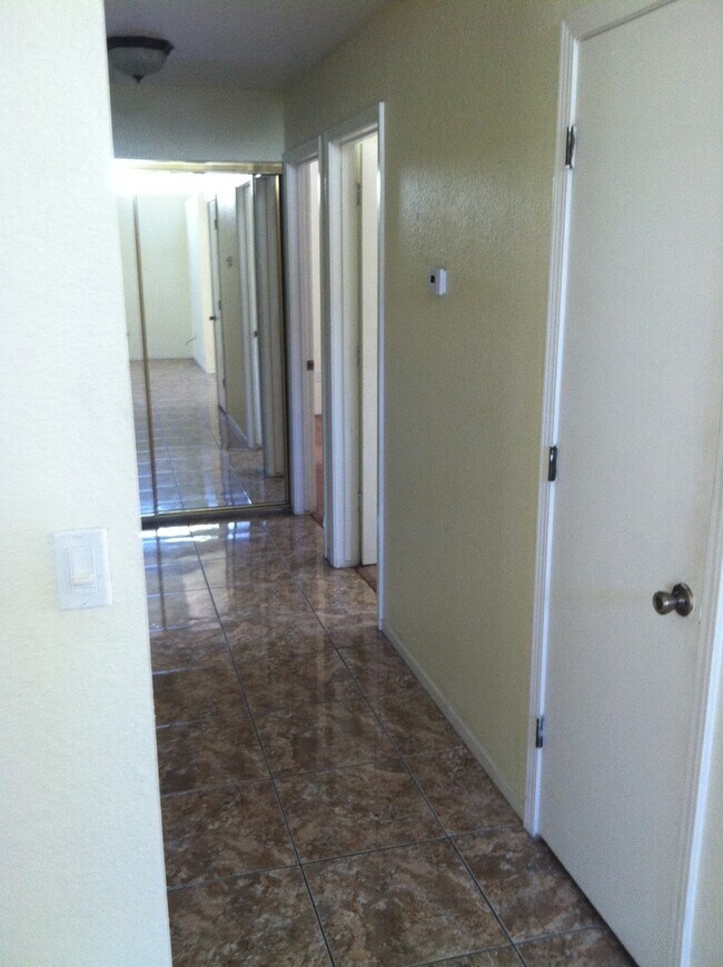 Building Photo - Charming Home in North Turlock