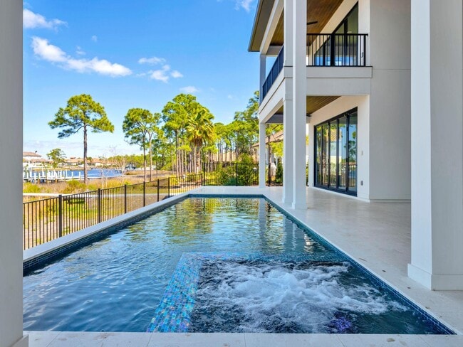 Building Photo - 330 Kelly Plantation Dr