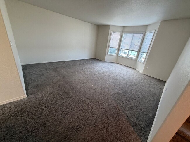 Building Photo - 3 bed 3.5 bath Townhome available on Rd 68!