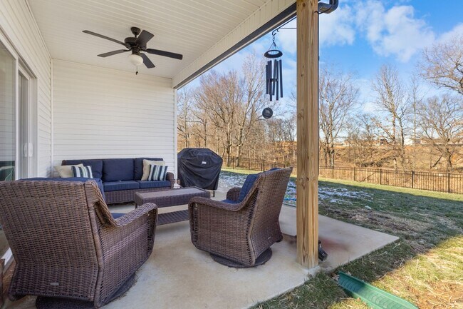 Building Photo - 5 Bedroom Pet Friendly Home For Rent!