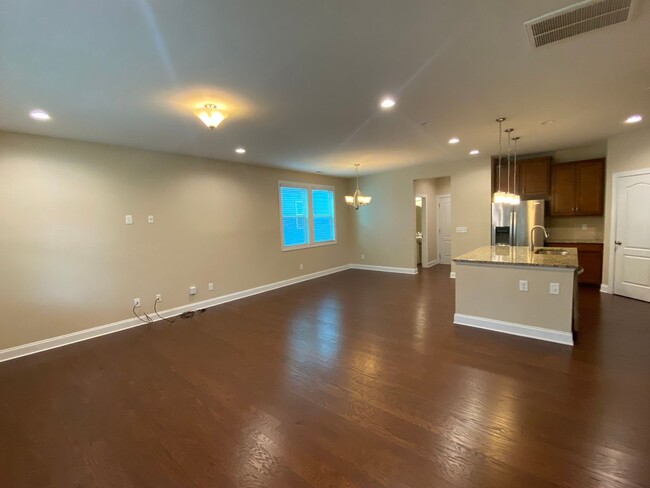 Building Photo - AVAILABLE NOW!-BUNGALOW STYLE HOME -JUST B...