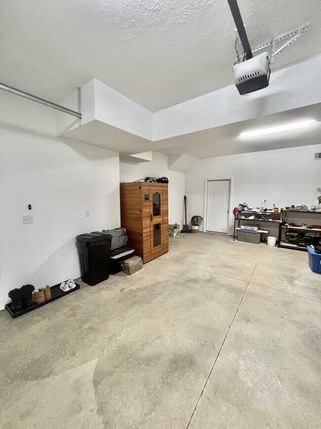 Building Photo - 2034 Mountain Ash Ln