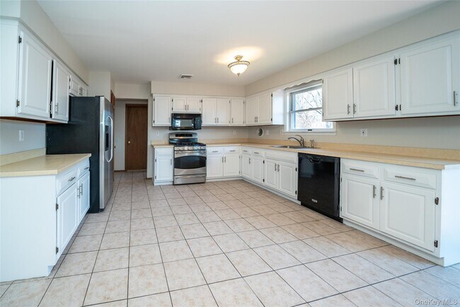 Building Photo - 62 Walter Dr