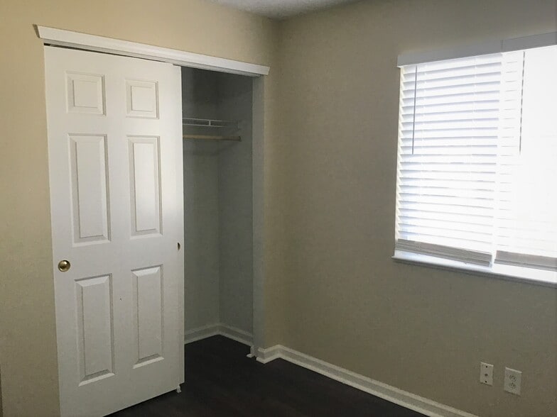 Building Photo - 6580 Dunsdin Dr