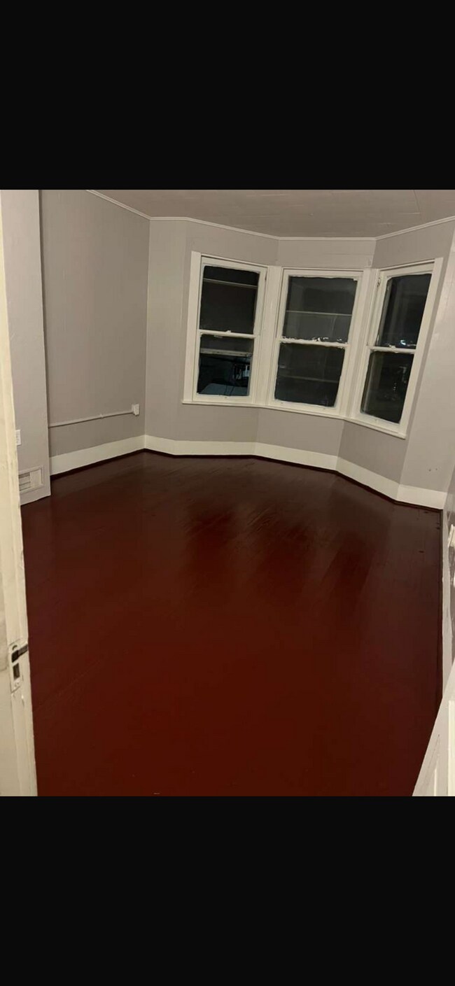 Building Photo - 804 E Pine St