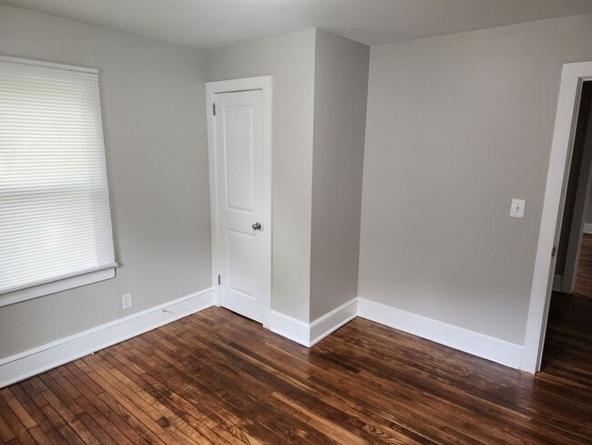 Building Photo - Updated 2 Bed, 1 Bath Home Near Downtown Mount Airy