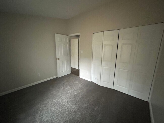 Building Photo - IVERJOHN4107