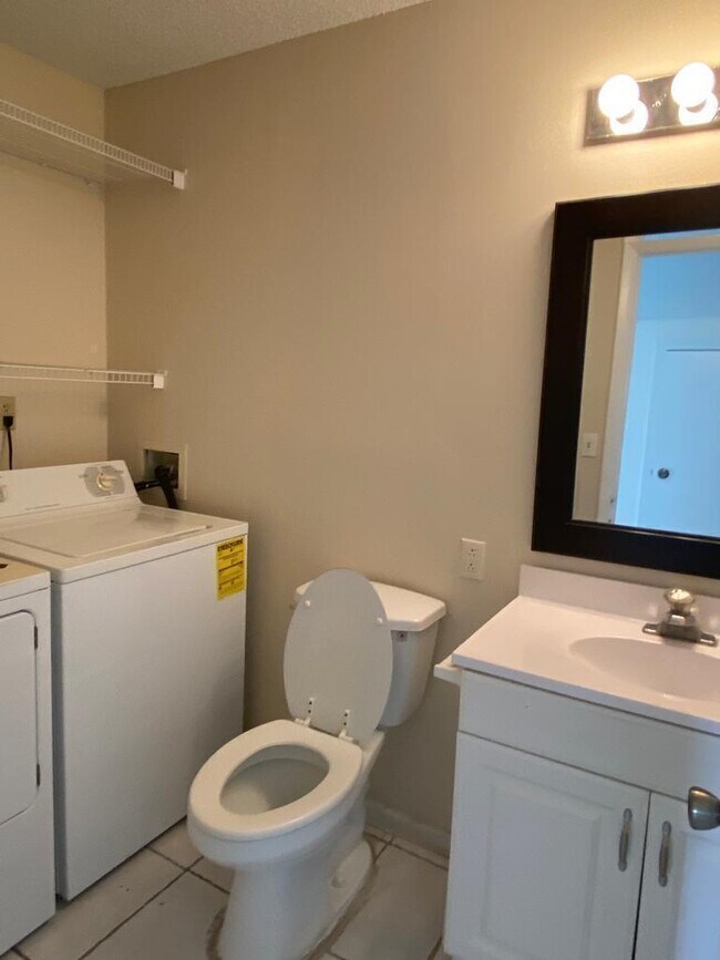 Building Photo - 4901 Pier Dr