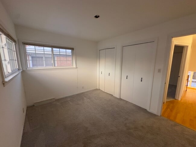 Building Photo - 9910 Crawford Ave