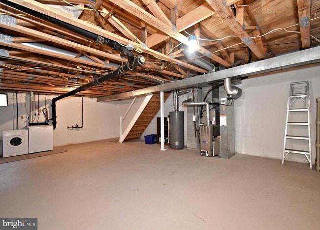 Building Photo - 2489 Hillendale Dr