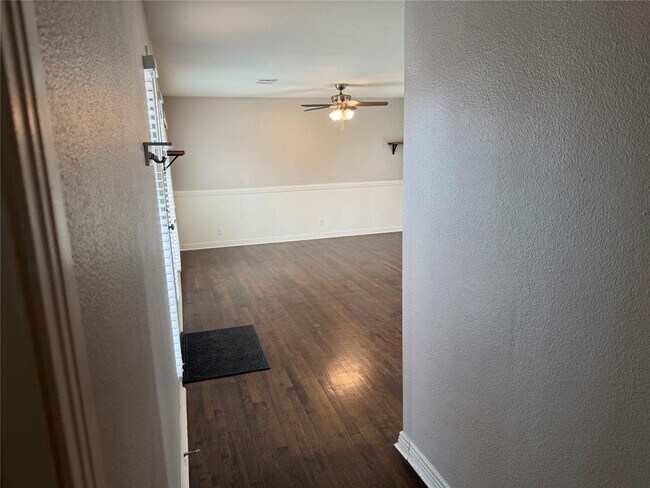 Building Photo - 6017 Sheridan Ave