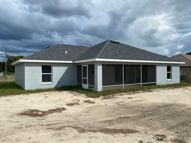 Building Photo - Desirable SE Ocala neighborhood 3/2/2 ** Wont Last**