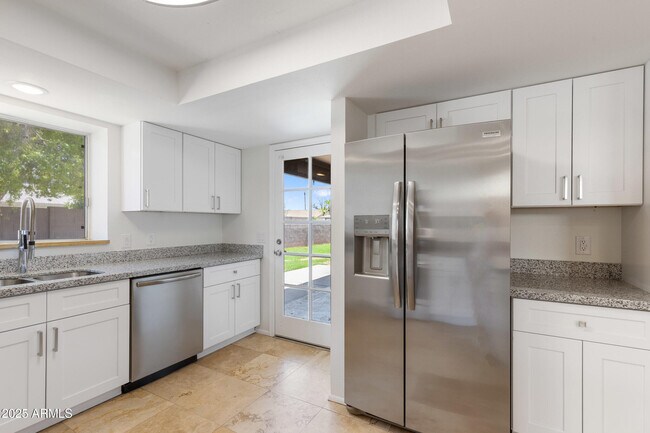 Building Photo - 417 W Mission Dr