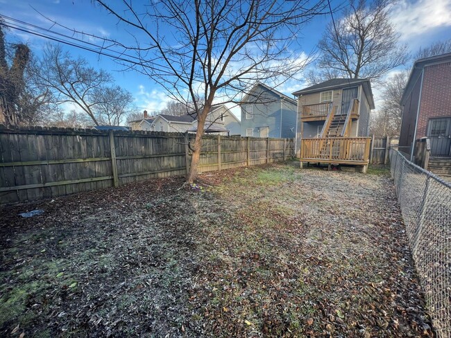 Building Photo - Beautiful 2 bedroom 1 bath unit
