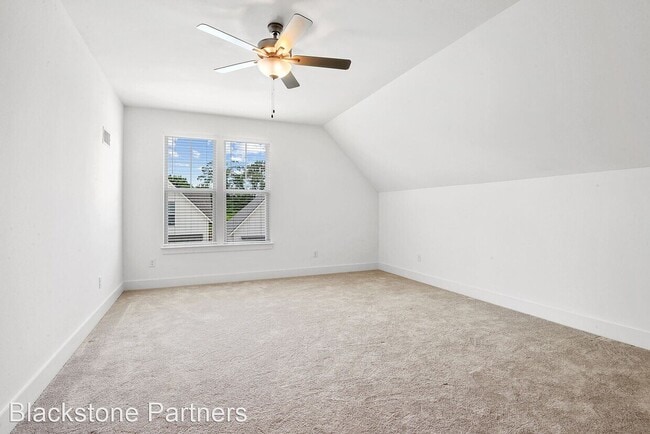 Building Photo - 9105 Southlawn Dr