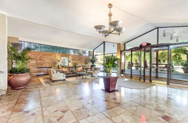 Building Photo - 1200 N Nash St